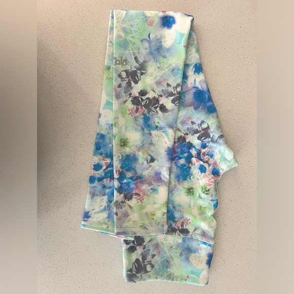 ALO Yoga Pastel Flower Leggings - Picture 4 of 6